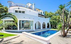 Luxury Villa With Swimming Pool And Jacuzzi